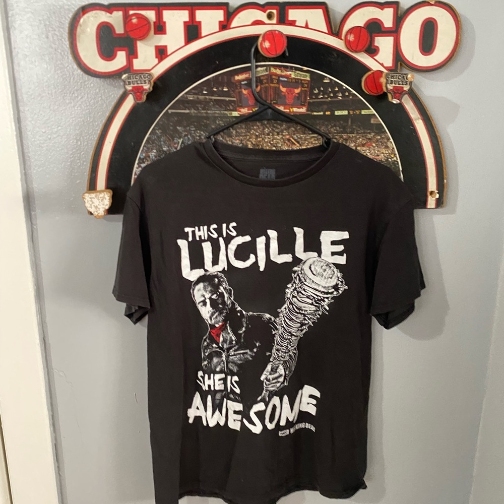 The walking dead Lucille t shirt size medium